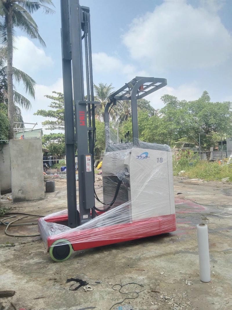 Xe đứng lái phù hợp kho kệ cao, lối đi hẹp và nhiệm vụ lấy hàng