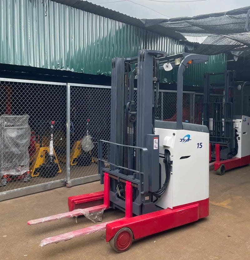 Pin lithium phù hợp hơn khi cần sạc nhanh, chạy nhiều ca và giảm bảo trì