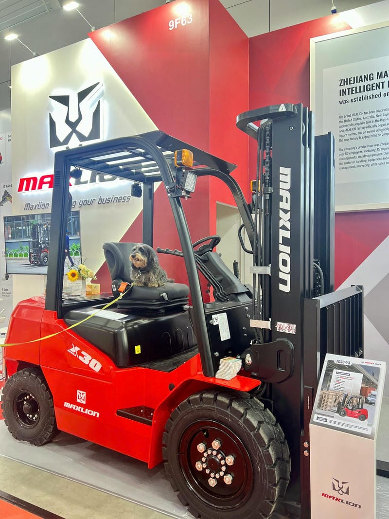 Xe nâng dầu 3 tấn giảm tải khi nâng cao