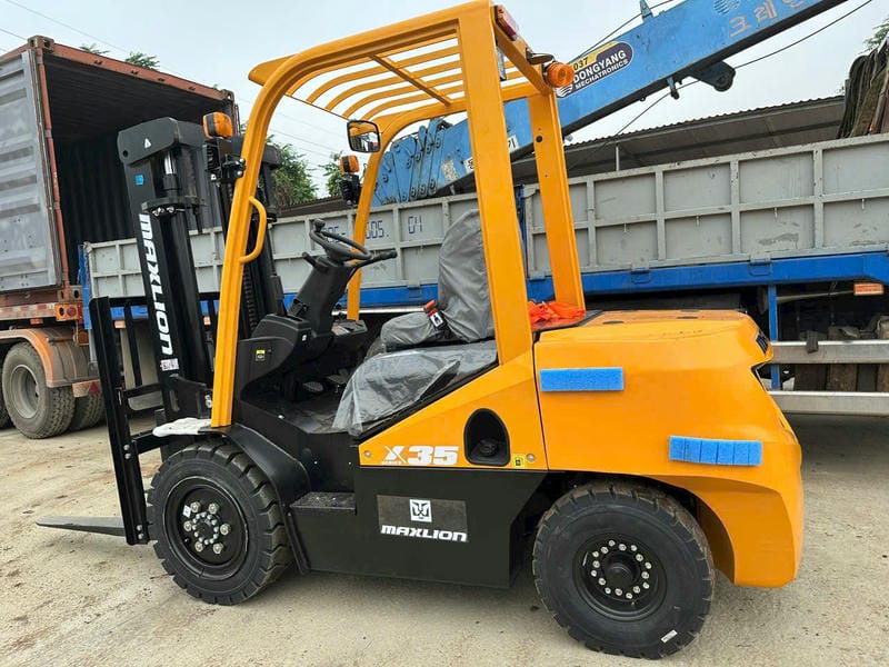 Phân khúc 3.5 tấn thường dùng động cơ Xinchai C490 hoặc Mitsubishi S4S, công suất khoảng