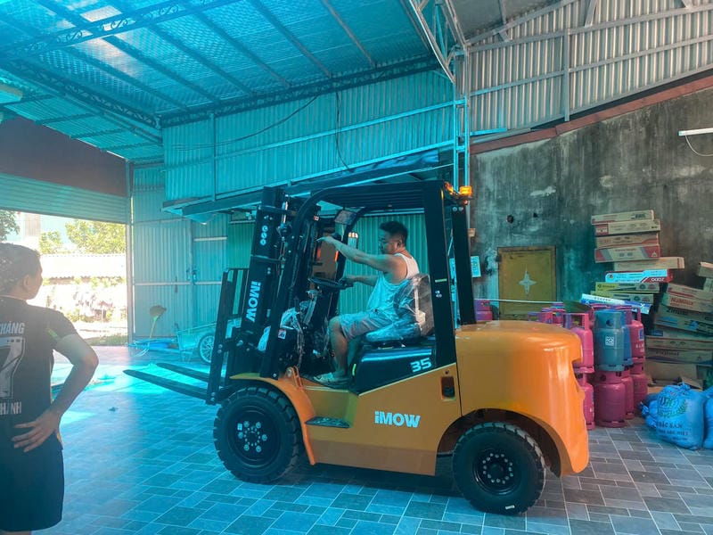 Khung nâng, xi lanh thủy lực và cột mast quyết định độ ổn định khi nâng