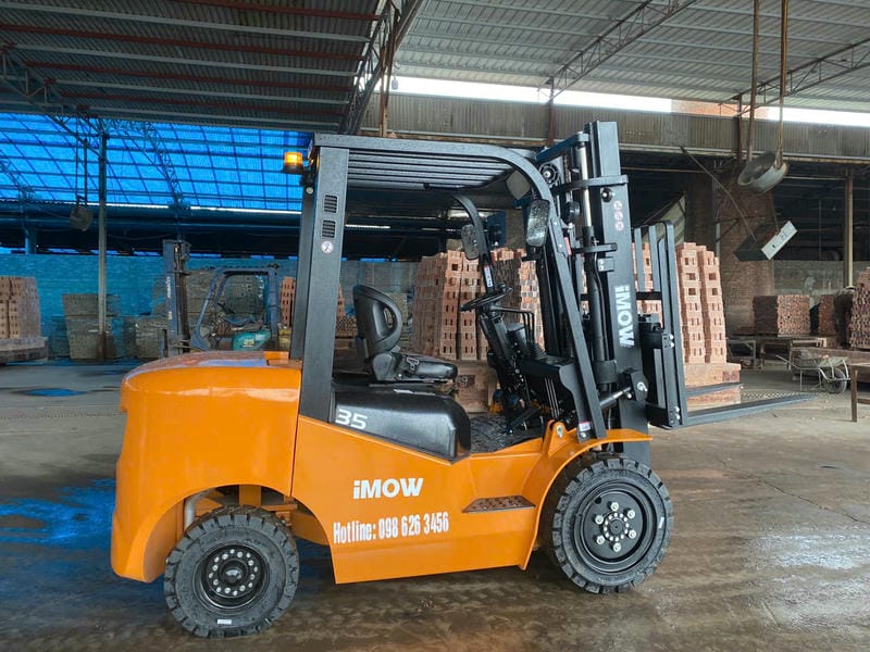Chỉ nên dùng khi kho thông gió tốt, vì động cơ diesel tạo khí thải và