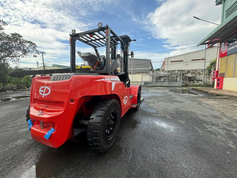 Giá thường phụ thuộc cấu hình pin, chiều cao nâng, phụ kiện càng và yêu cầu