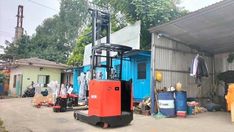 Pin lithium phù hợp vận hành nhiều ca, sạc nhanh và ít bảo trì; AGM phù
