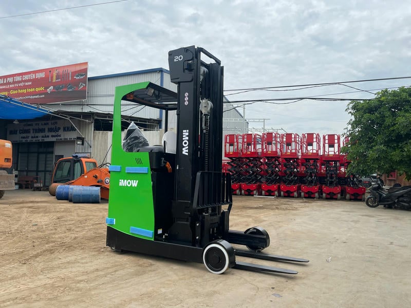 Kho lạnh, thực phẩm, thủy sản thường ưu tiên Reach Truck hoặc Stacker dùng pin lithium
